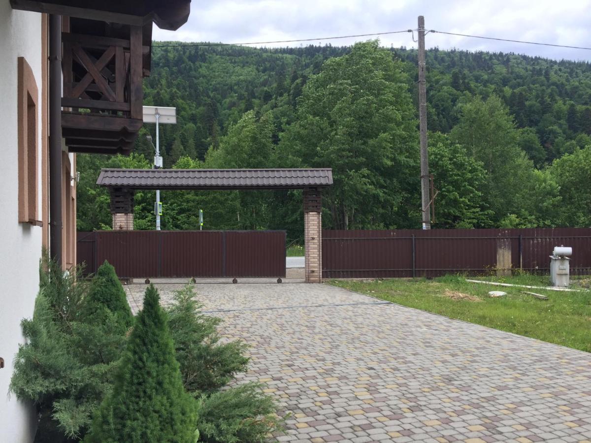Карпатський Готель Олександрія 米库利钦 外观 照片